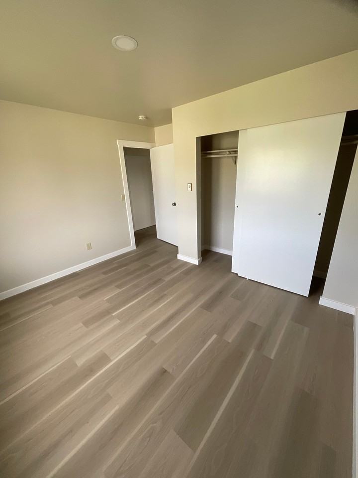 313 E 3rd St #4 - Photo 3 of 8