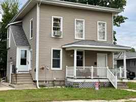 featured image of 913 1/2 Elliott Ave