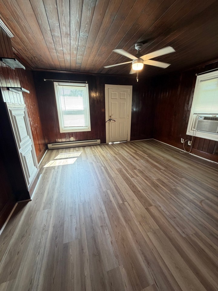 1018 Grace Ave - Photo 2 of 5