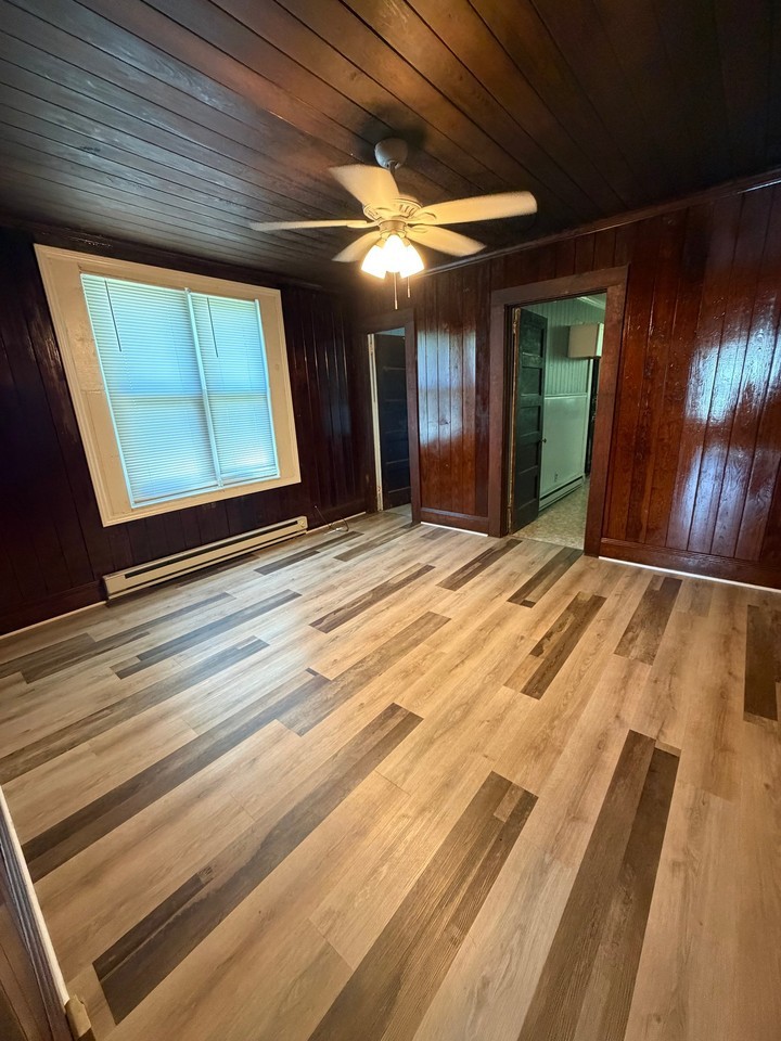 1018 Grace Ave - Photo 3 of 5