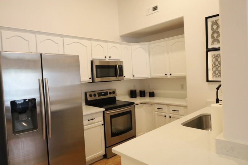 208 Sw #48 - Photo 3 of 13