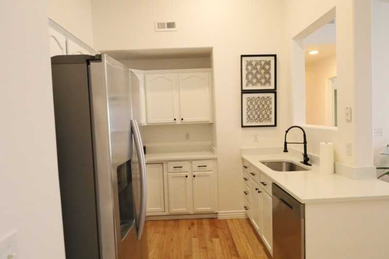 208 Sw #48 - Photo 4 of 13