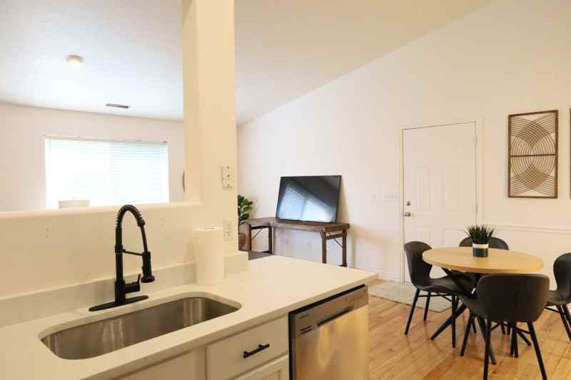 208 Sw #48 - Photo 5 of 13