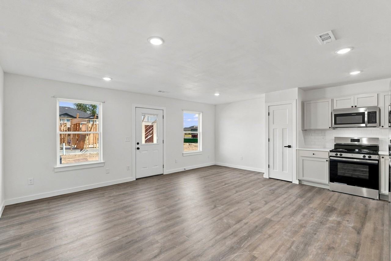 820 Timothy St #A - Photo 3 of 23