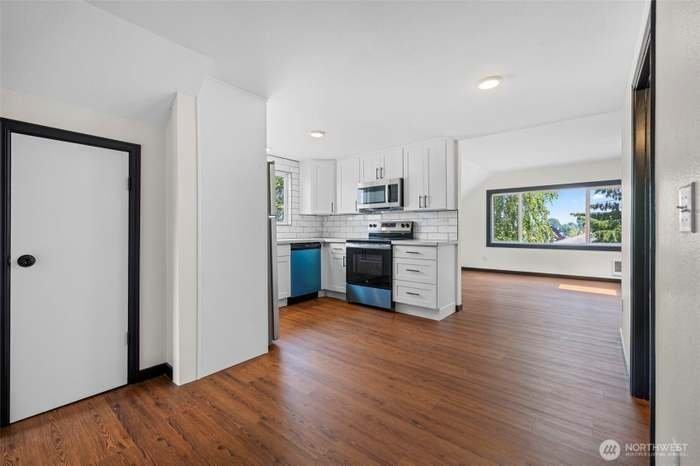 1716 21st St #B - Photo 6 of 15