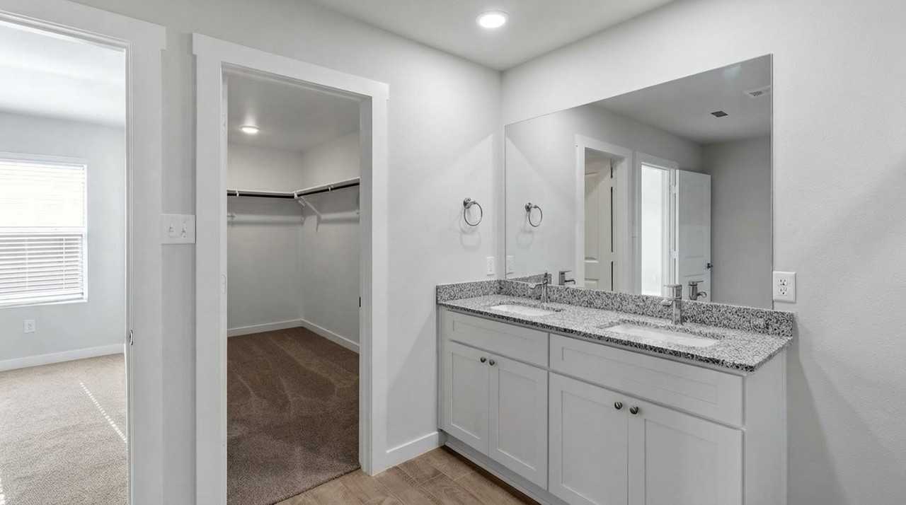 2326 Bunker Hill Dr - Photo 4 of 7