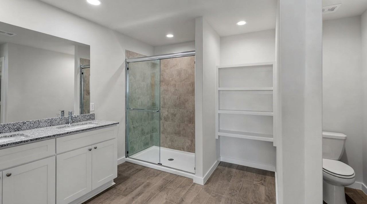 2326 Bunker Hill Dr - Photo 5 of 7