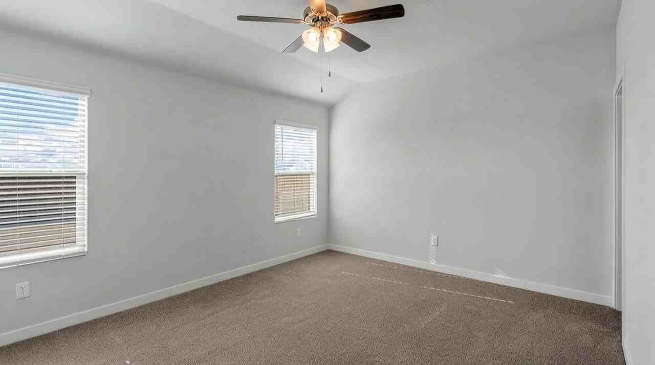 2326 Bunker Hill Dr - Photo 6 of 7