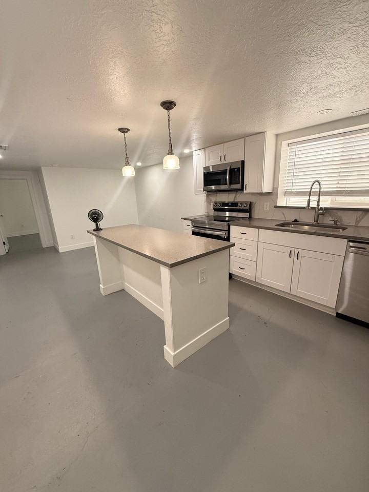 3157 S Elmer St #B - Photo 3 of 15