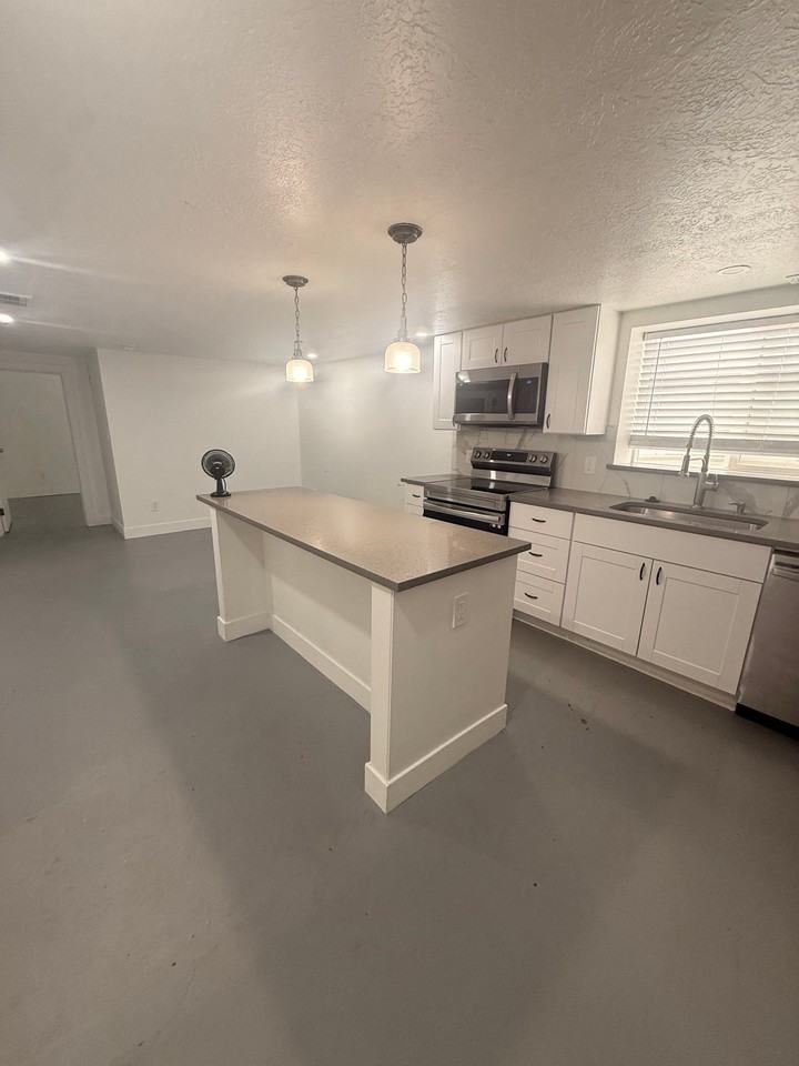 3157 S Elmer St #B - Photo 4 of 15