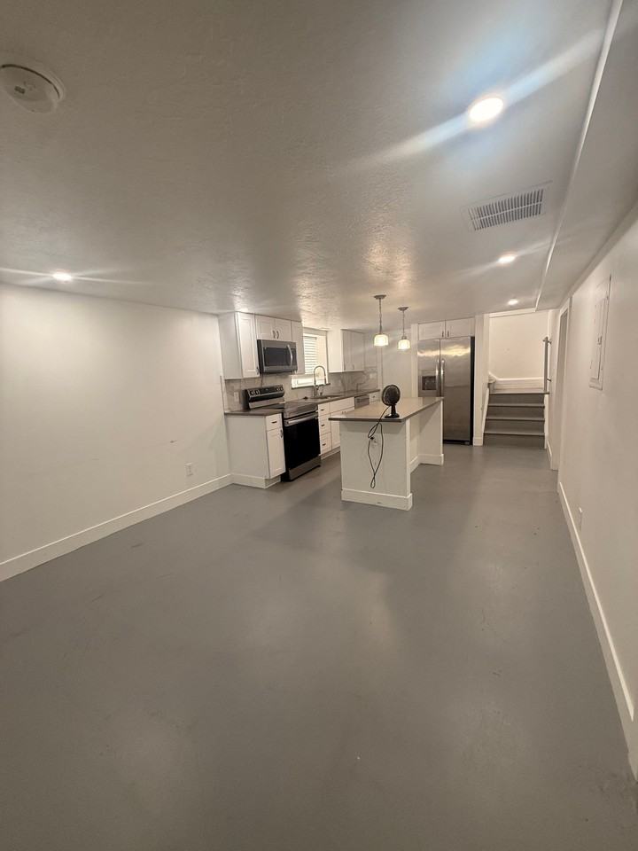 3157 S Elmer St #B - Photo 5 of 15