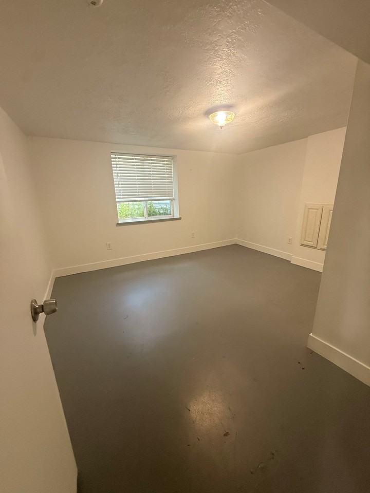 3157 S Elmer St #B - Photo 7 of 15