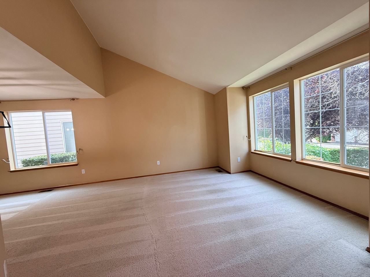 1042 Duvall Pl Ne - Photo 4 of 20