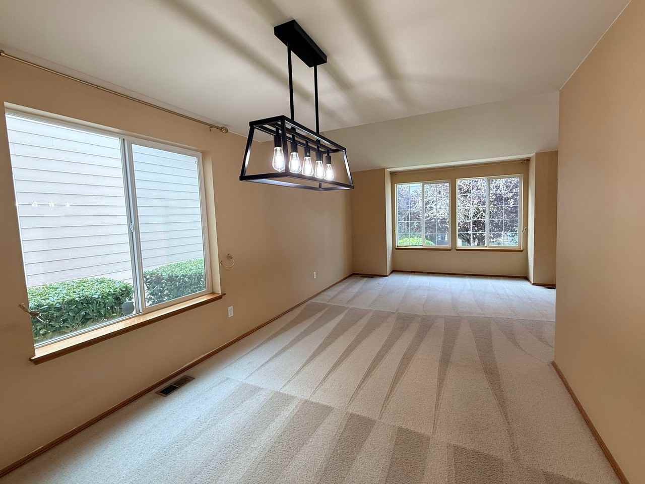 1042 Duvall Pl Ne - Photo 6 of 20