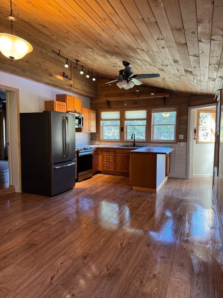 194 Swamp Rd - Photo 4 of 26