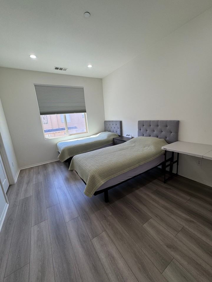 5433 Ocean #104 - Photo 4 of 36