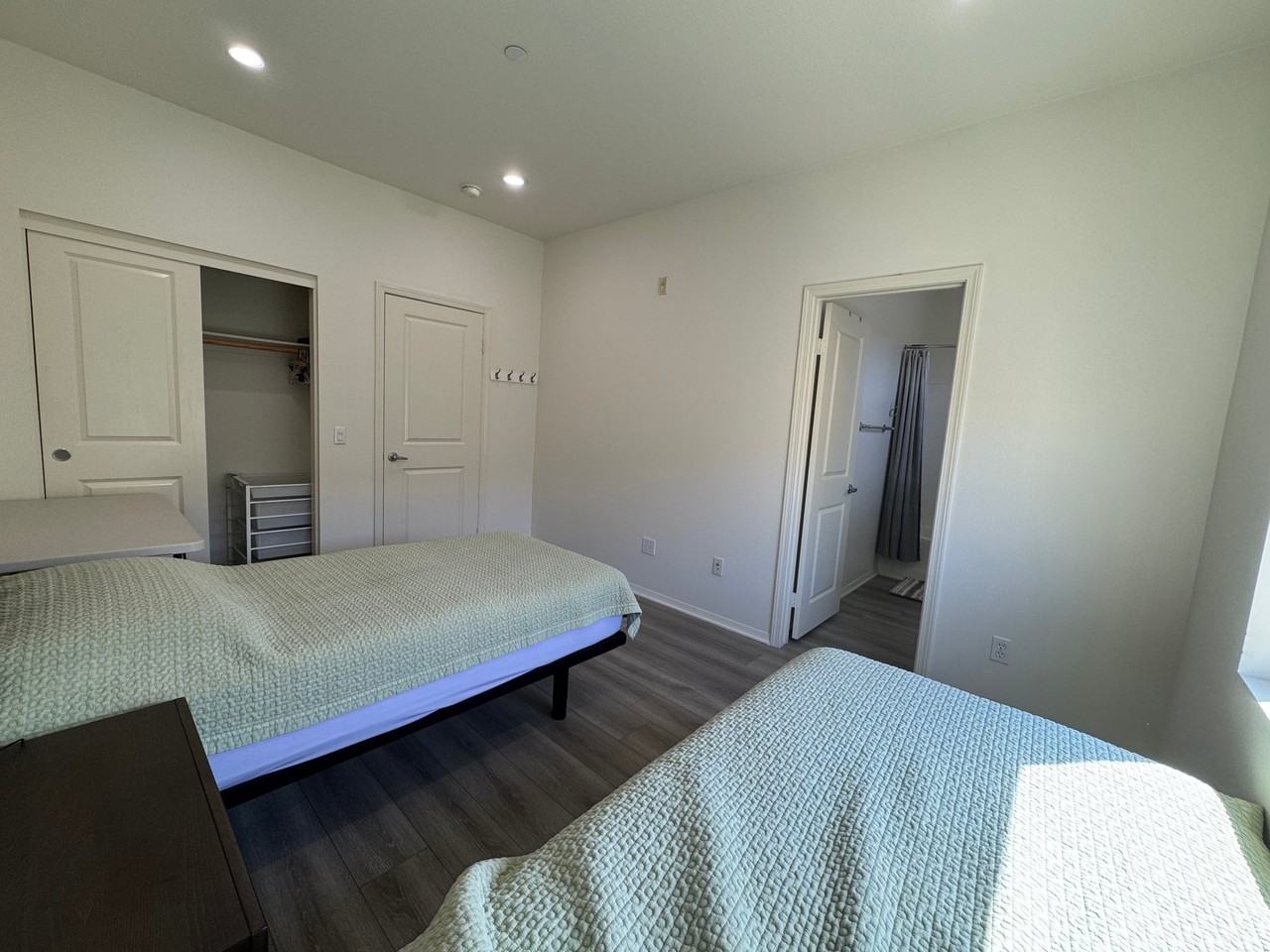 5433 Ocean #104 - Photo 5 of 36