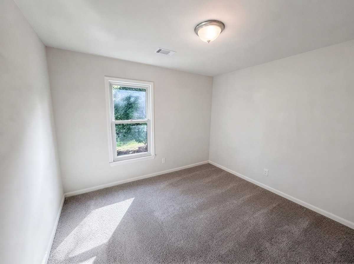 846 Georgetown Dr - Photo 4 of 13