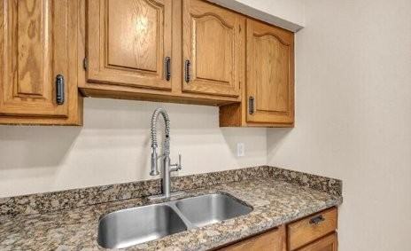 7548 Farragut St - Photo 4 of 20