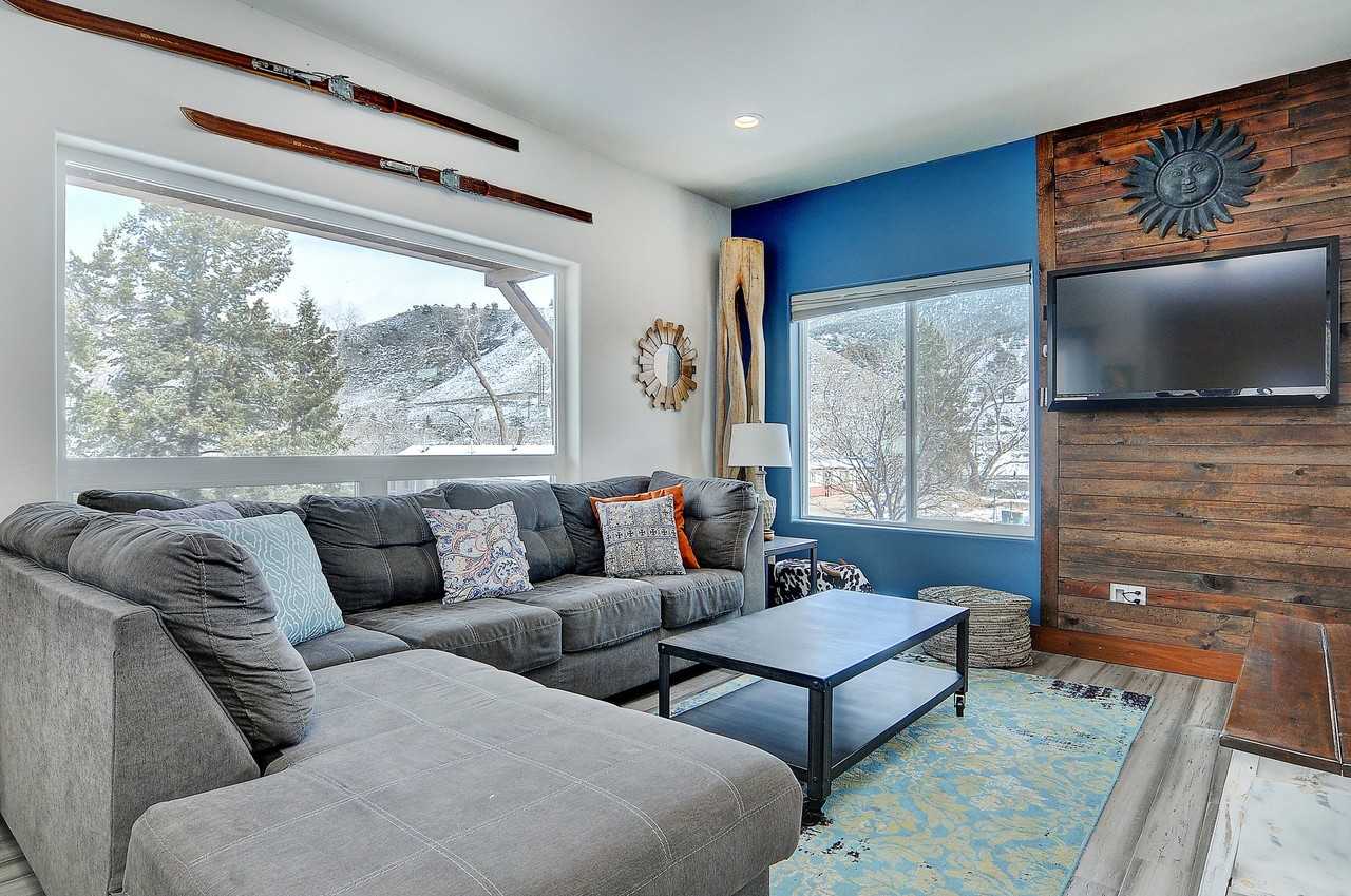 405 Wood Ave #1 - Photo 4 of 20