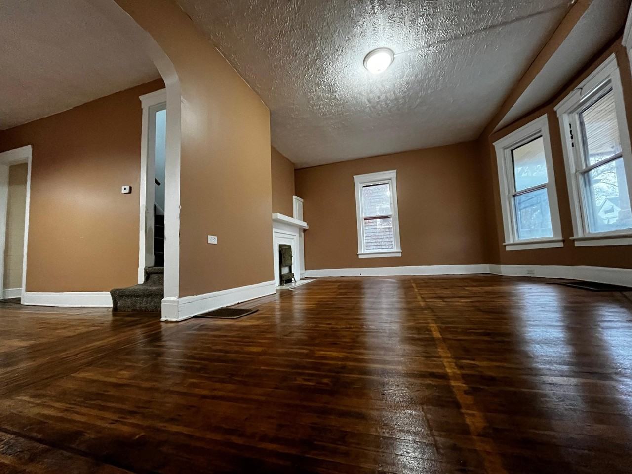 547 E 108th St - Photo 2 of 8