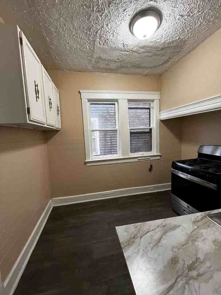 547 E 108th St - Photo 4 of 8