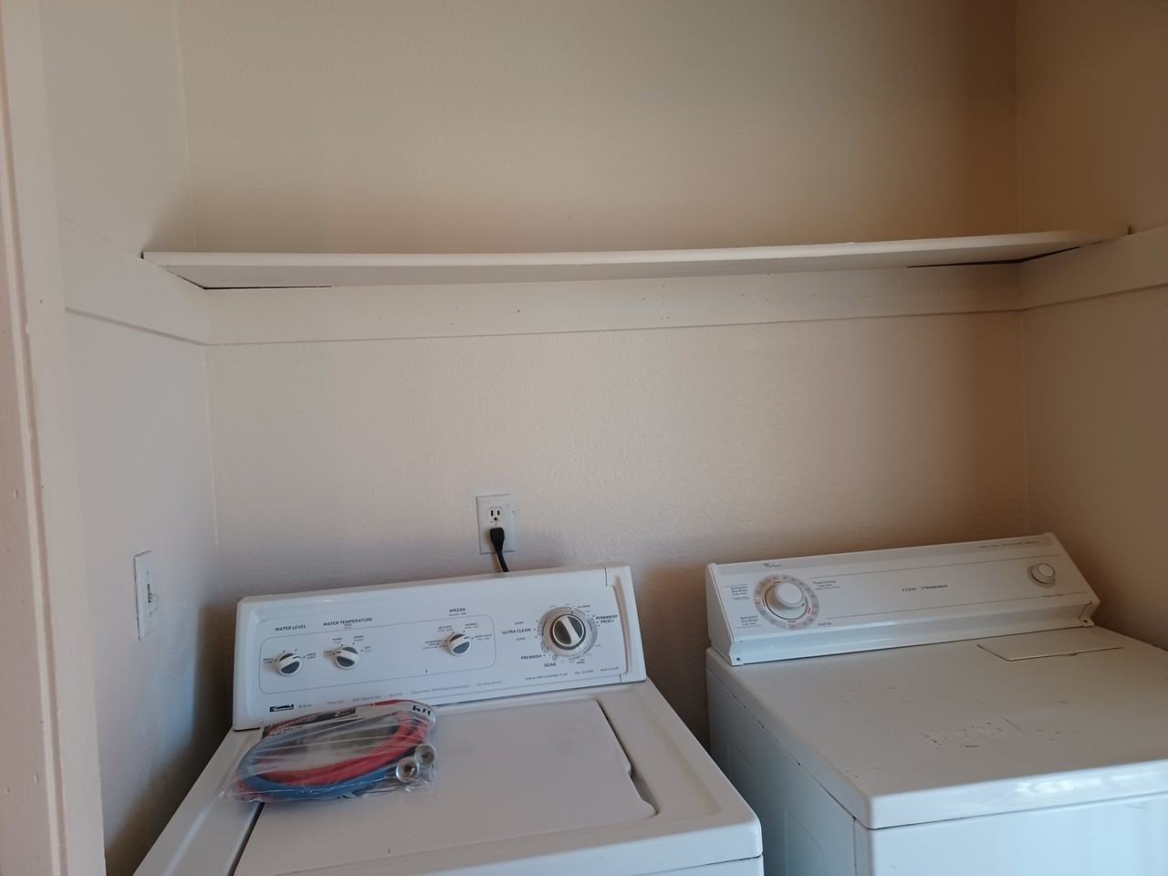 545 37th St Se #D - Photo 4 of 12