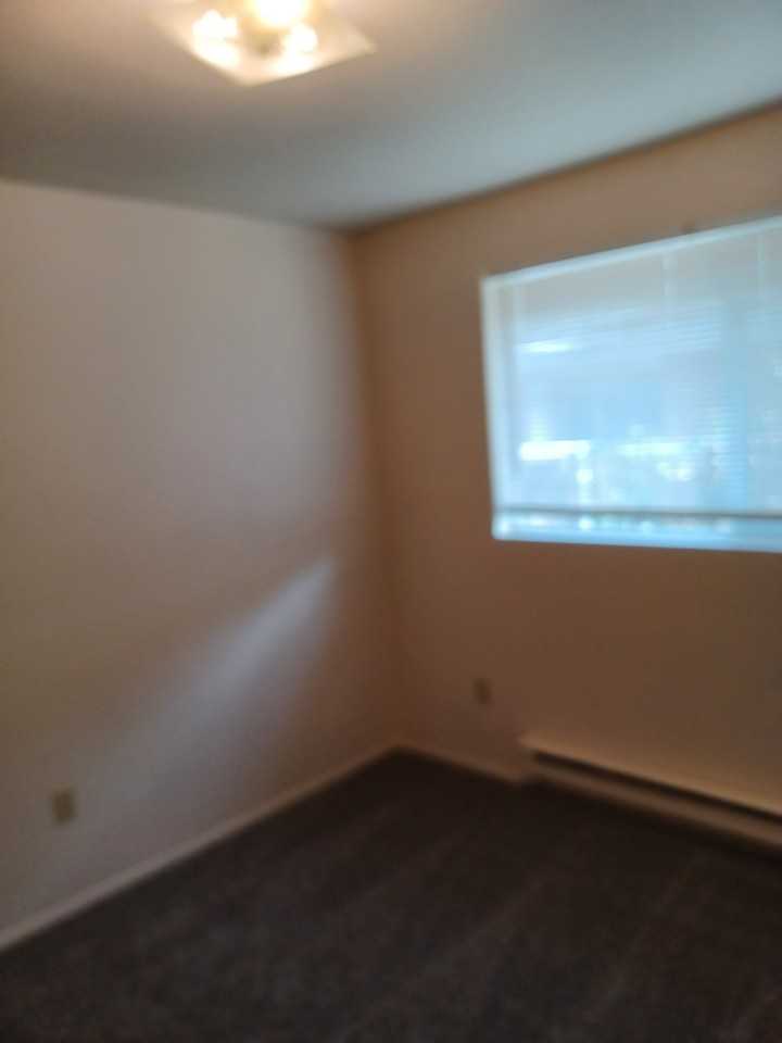 545 37th St Se #D - Photo 6 of 12