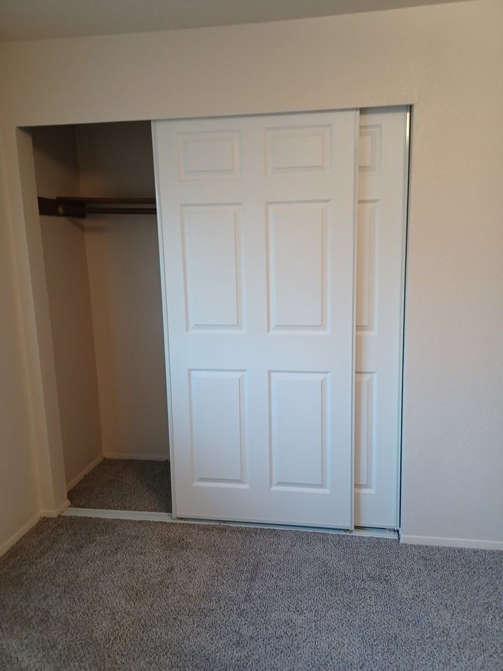 545 37th St Se #D - Photo 7 of 12