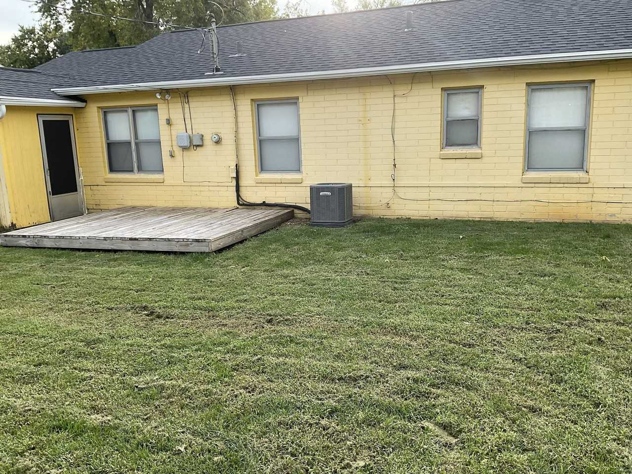 671 S 69th St - Photo 2 of 20