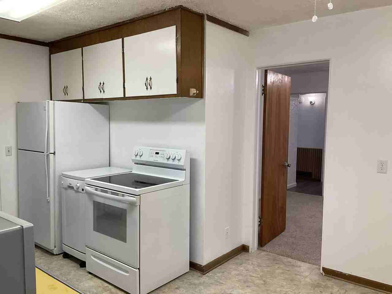 671 S 69th St - Photo 7 of 20
