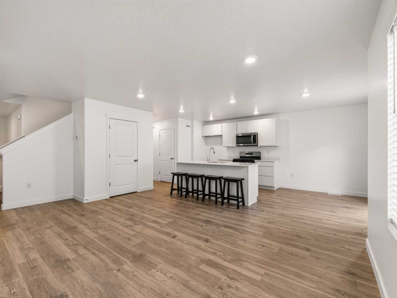 1721 E Albion Dr - Photo 4 of 20