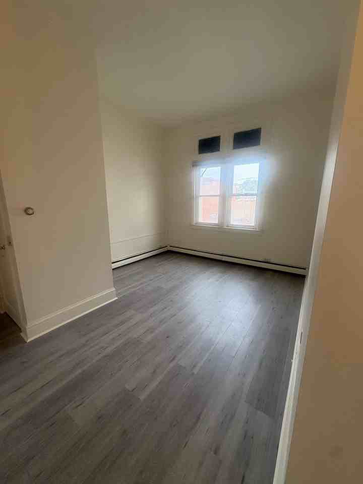 79 4th St #4 - Photo 3 of 17