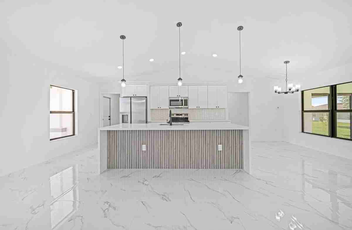 1510 Ne 13th Pl - Photo 4 of 20