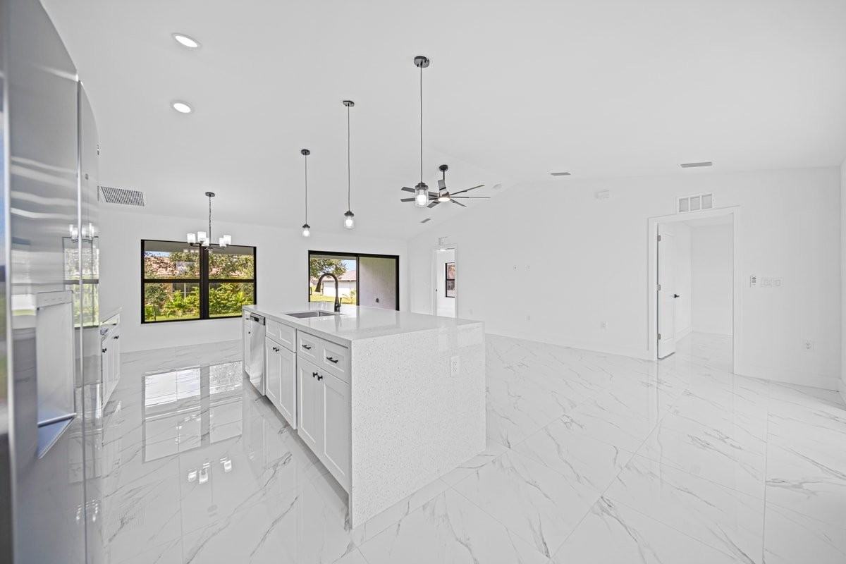 1510 Ne 13th Pl - Photo 5 of 20