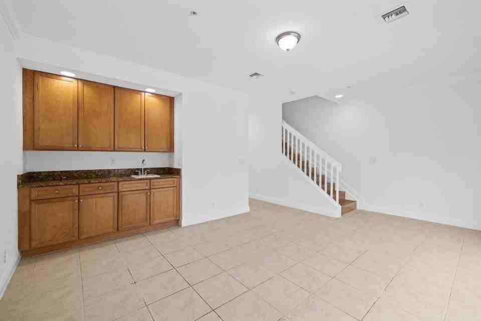 601 S Federal Hwy - Photo 3 of 8
