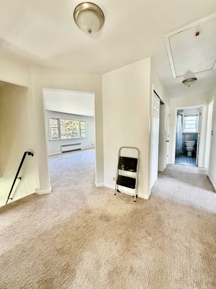 95 Northfield Ave - Photo 4 of 13