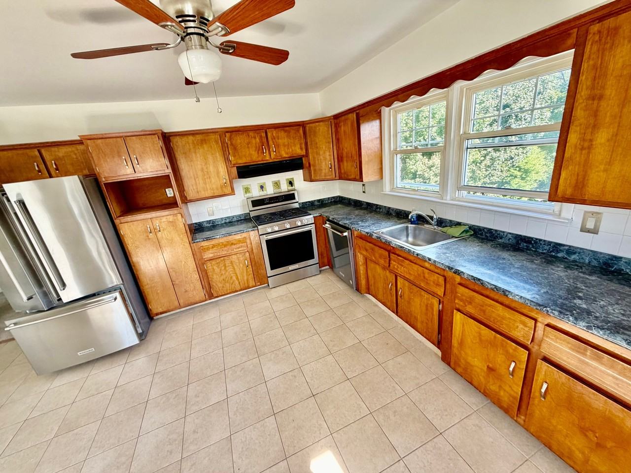 95 Northfield Ave - Photo 5 of 13