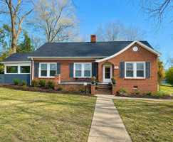 featured image of 206 Laurel Ave E