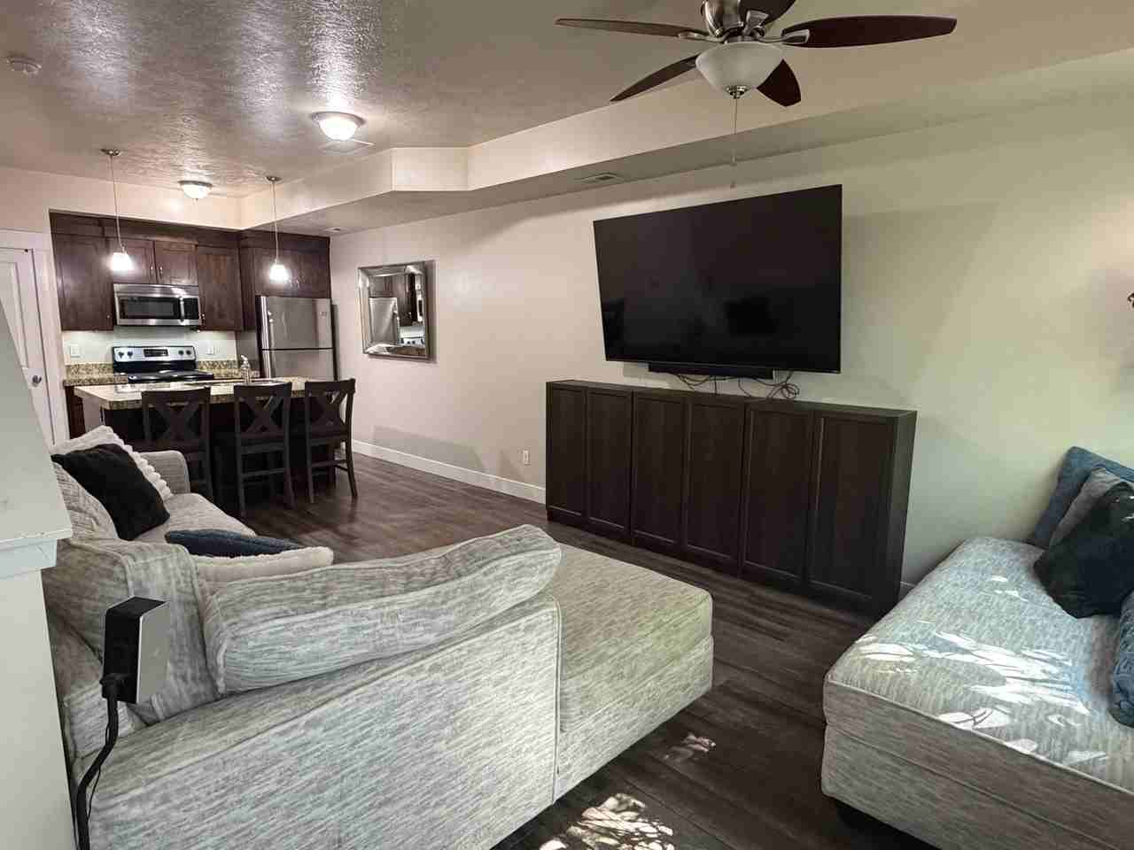 927 W Pierpont Ave - Photo 4 of 18