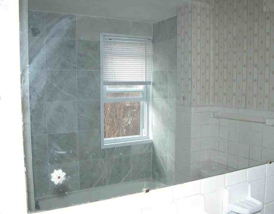 1260 W 67Th St. Rear House #2 - Photo 3 of 7