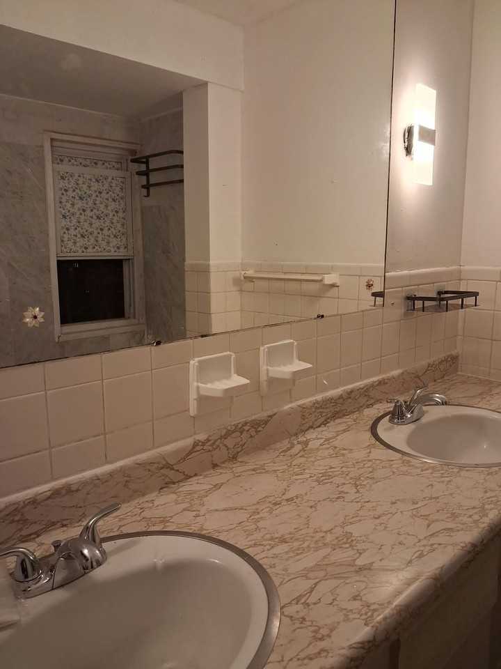 1260 W 67Th St. Rear House #2 - Photo 5 of 7