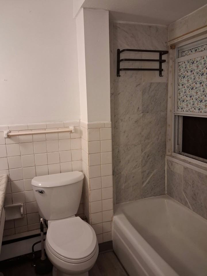 1260 W 67Th St. Rear House #2 - Photo 6 of 7
