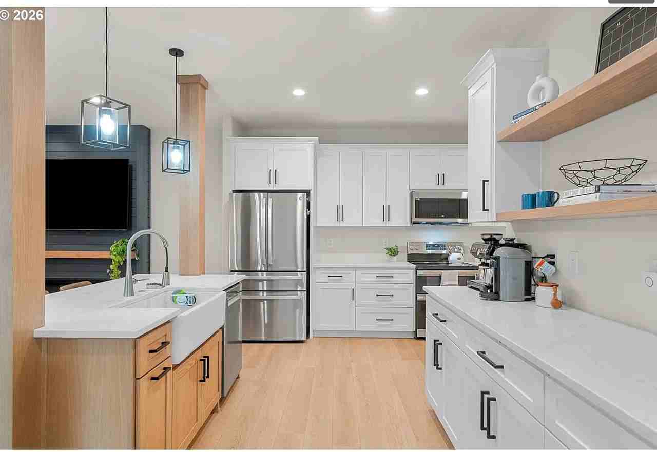 1111 33rd Ave - Photo 5 of 16