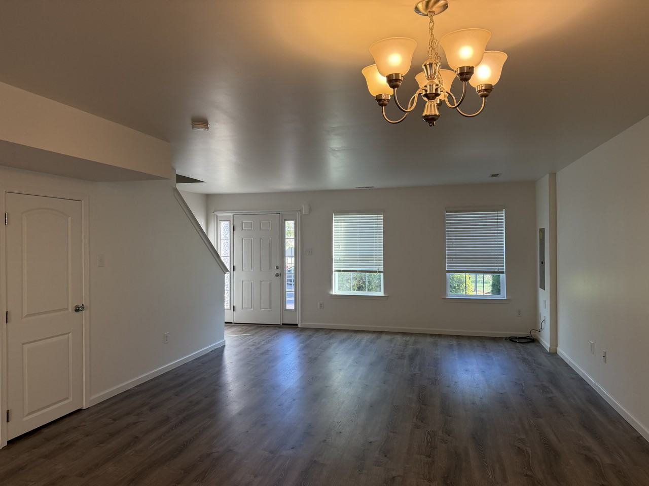 245 Peach St - Photo 3 of 13