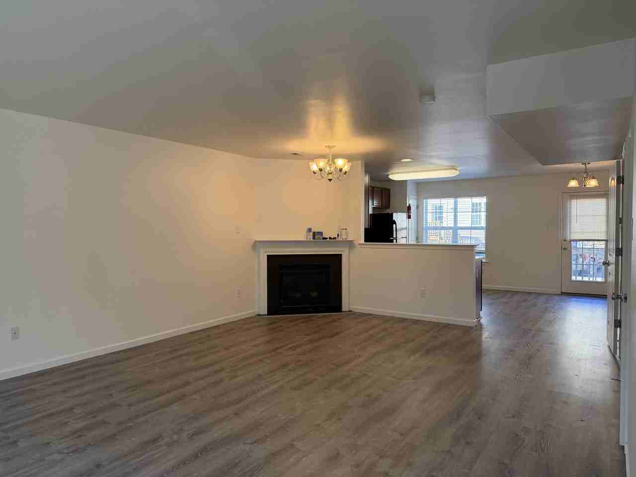 245 Peach St - Photo 4 of 13