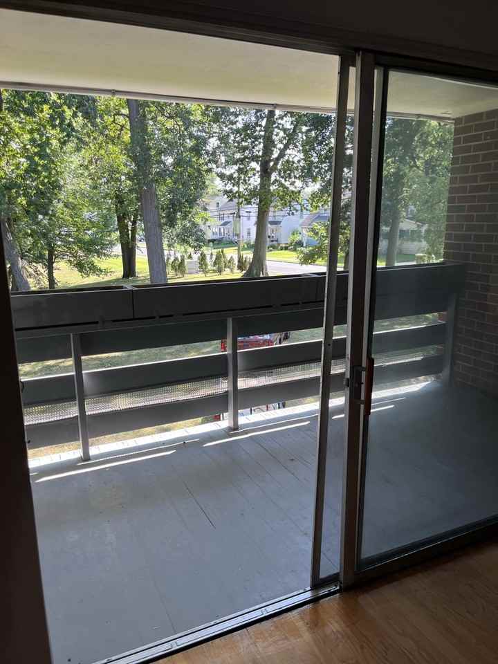 100 Oakwood Ave #3M - Photo 4 of 8