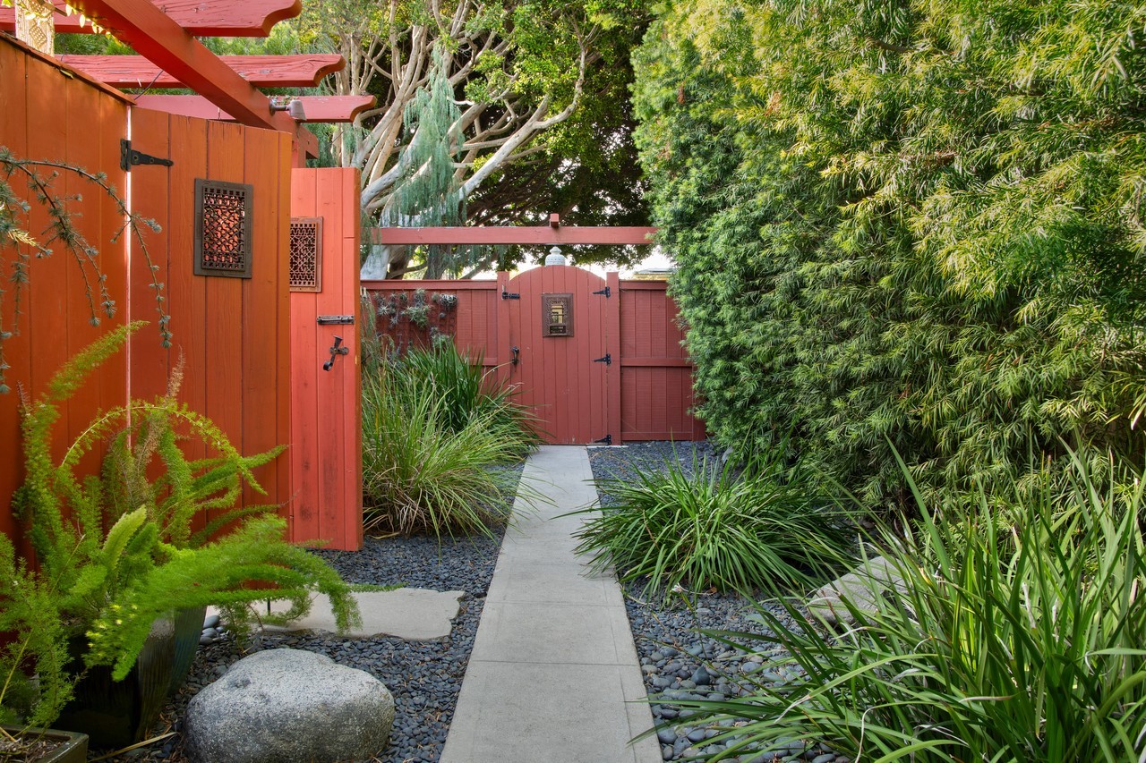 1020 Bay Street #A - Photo 3 of 18