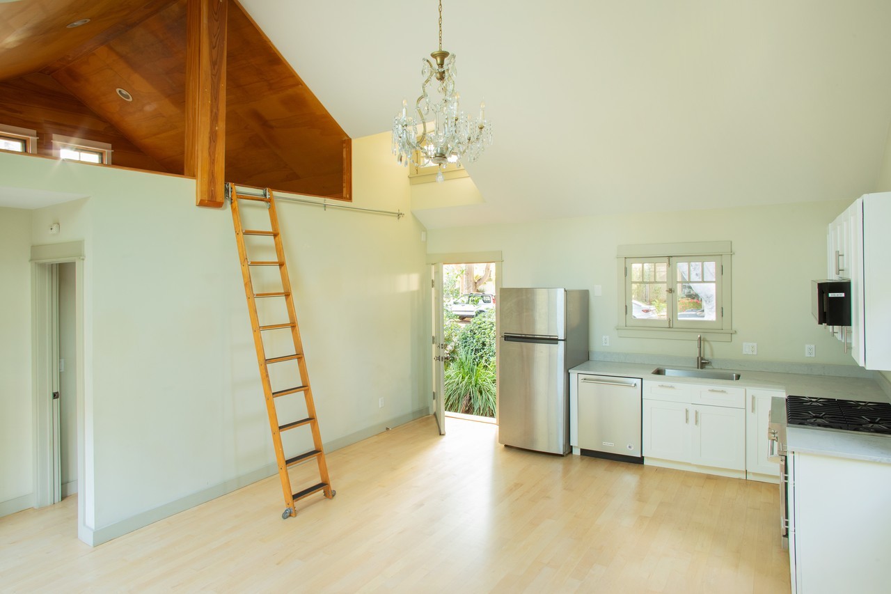 1020 Bay Street #A - Photo 7 of 18