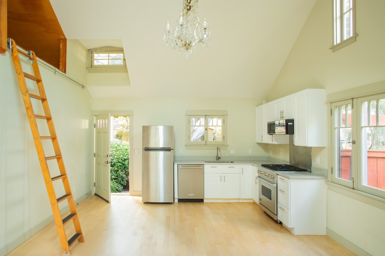 1020 Bay Street #A - Photo 5 of 18
